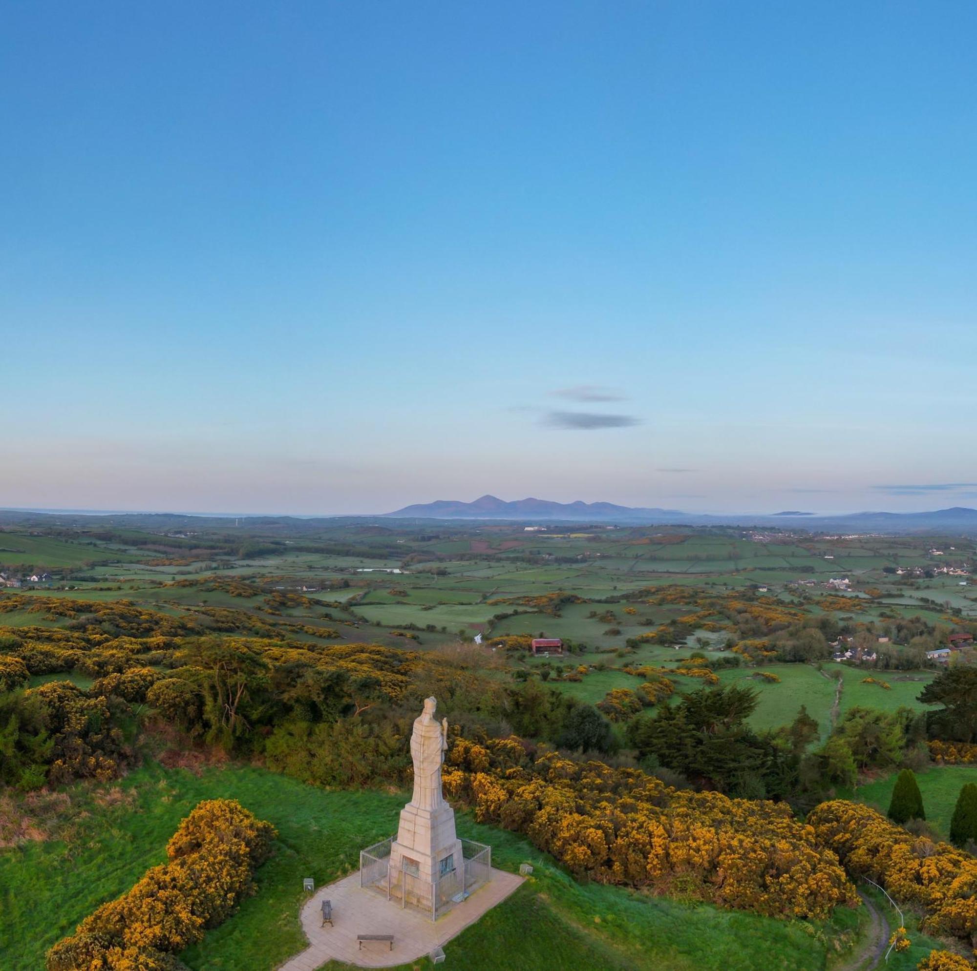 The Heights & Hollows Farmhouse, Saul, Downpatrick, Sleeps 14 Room photo